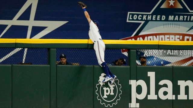 MLB: Texas Rangers' Eli White makes 'outrageous' catch to stop