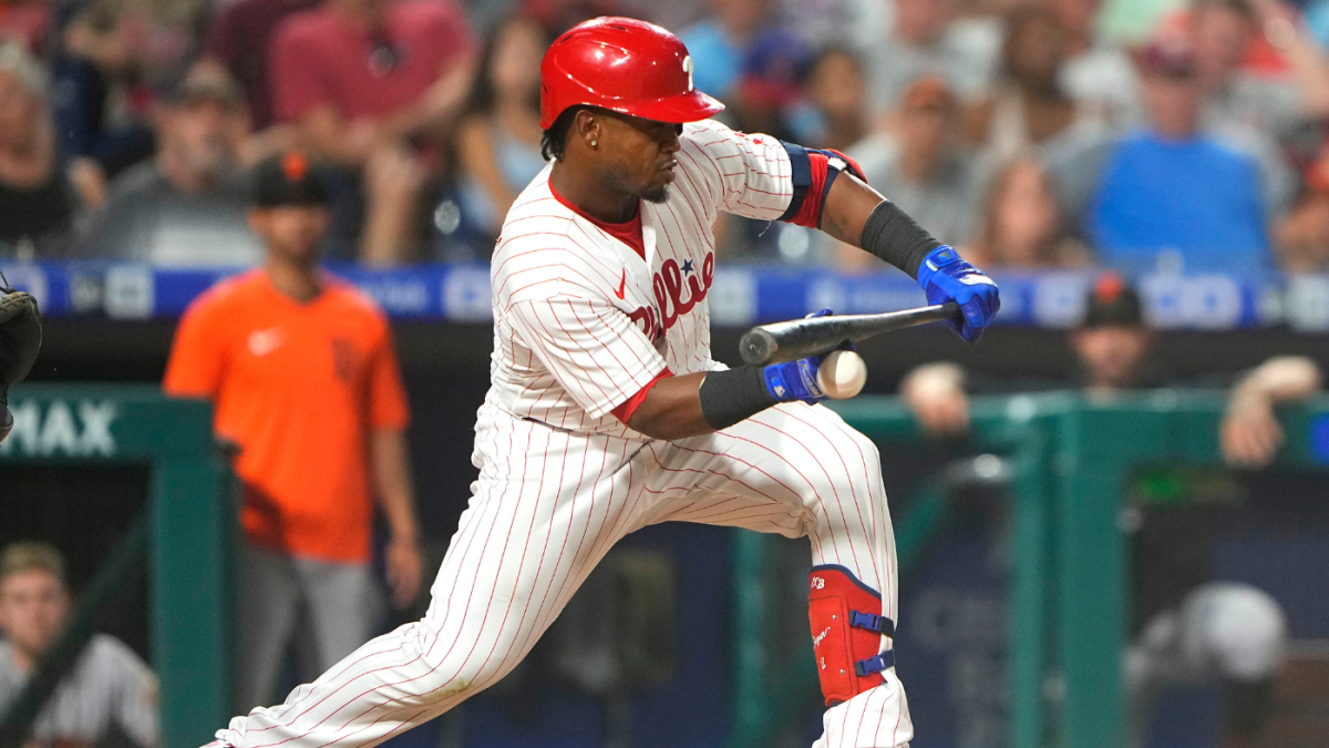 Phillies 2B Jean Segura leaves game after being hit in face by
