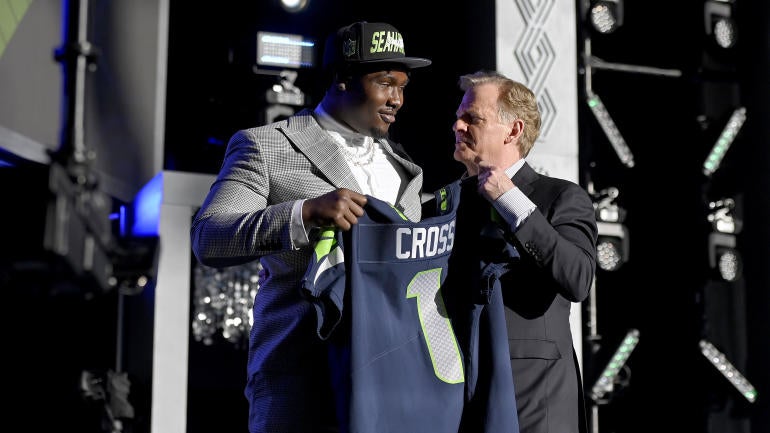 NFL putaran pertama memilih pelacak kontrak: Seahawks menandatangani pilihan keseluruhan No. 9 Charles Cross NFL putaran pertama memilih pelacak kontrak: Seahawks menandatangani pilihan keseluruhan No. 9 Charles Cross