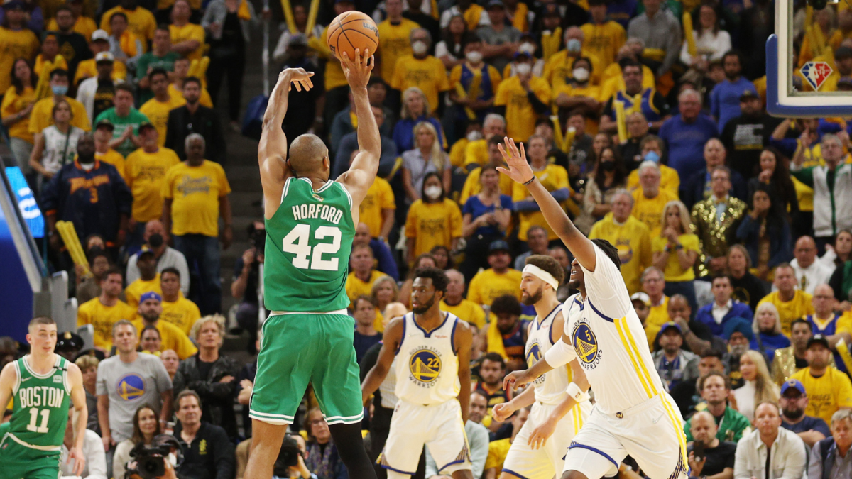 Final NBA 2022: Celtics, Warriors bergabung untuk rekor 40 lemparan 3 angka saat Boston mencuri adu penalti Game 1 yang liar