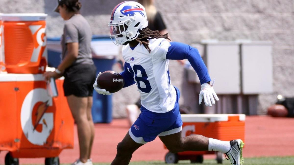 Bills rookie James Cook 'opening eyes' at training camp, splits practice  time with wide receivers 