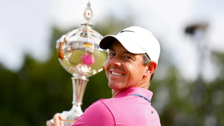 Rory McIlroy melakukan pukulan halus pada CEO LIV Golf Greg Norman setelah kemenangan ke-21 dalam PGA Tour di Canadian Open Rory McIlroy melakukan pukulan halus pada CEO LIV Golf Greg Norman setelah kemenangan ke-21 dalam PGA Tour di Canadian Open