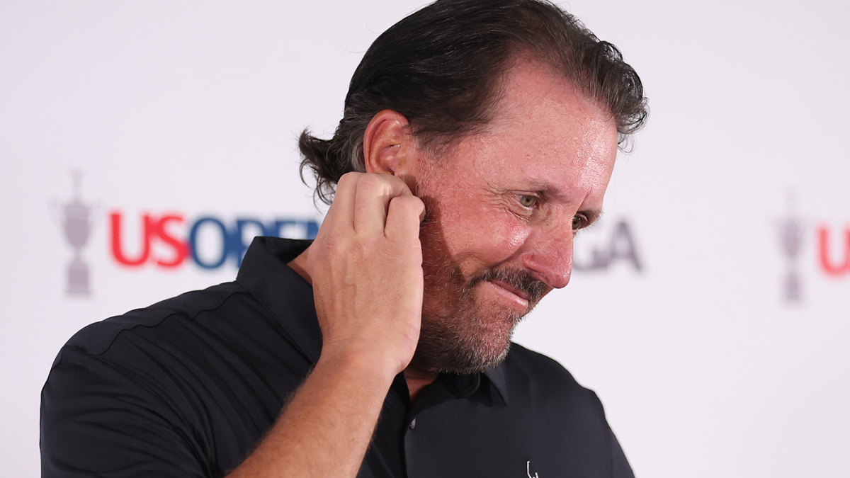 Phil Mickelson, uno de los campeones más orgullosos del golf, parece abatido por la decisión de LIV Golf
