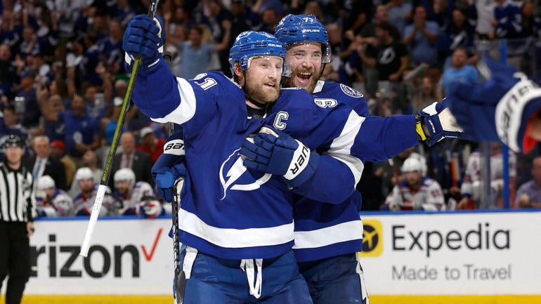 usatsi-18464731-stamkos-hedman-lightning-goal-2022-ecf-g3-3rd-1400.jpg