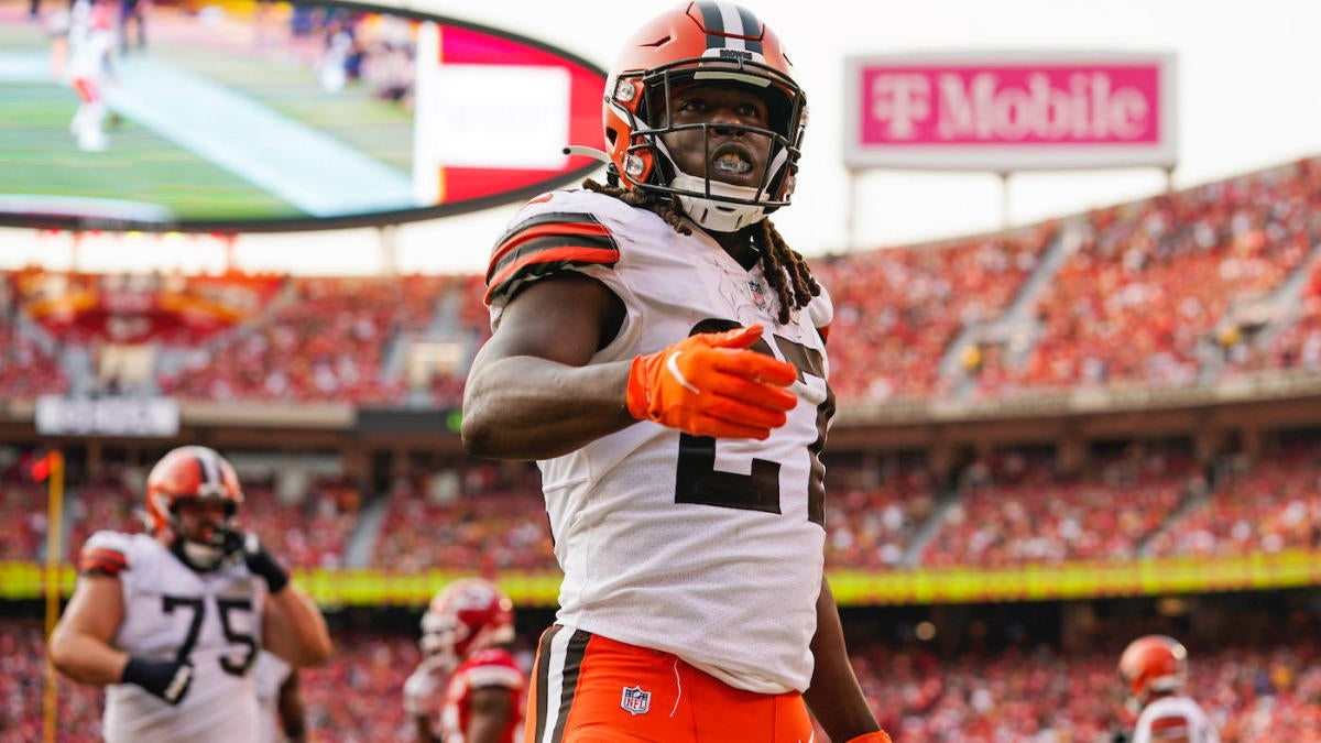 Browns welcome back RB Kareem Hunt