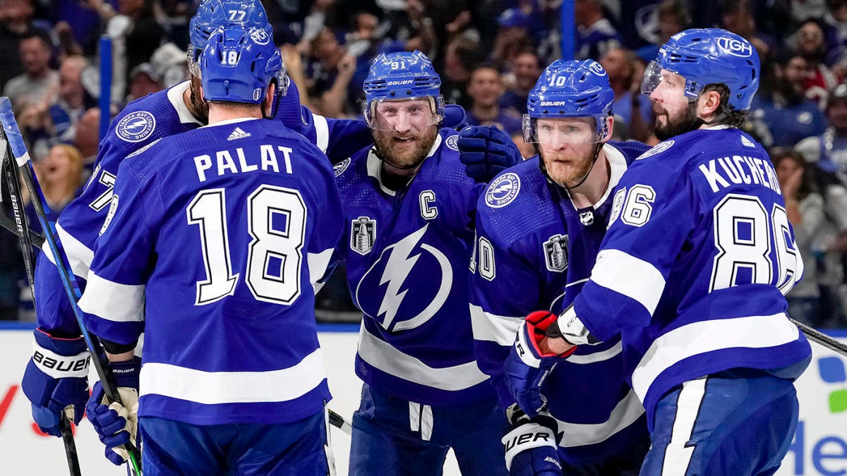 Avalanche Vs Lightning Score Stanley Cup Final Game 3 Tampa Routs Colorado 6 2 At Home 