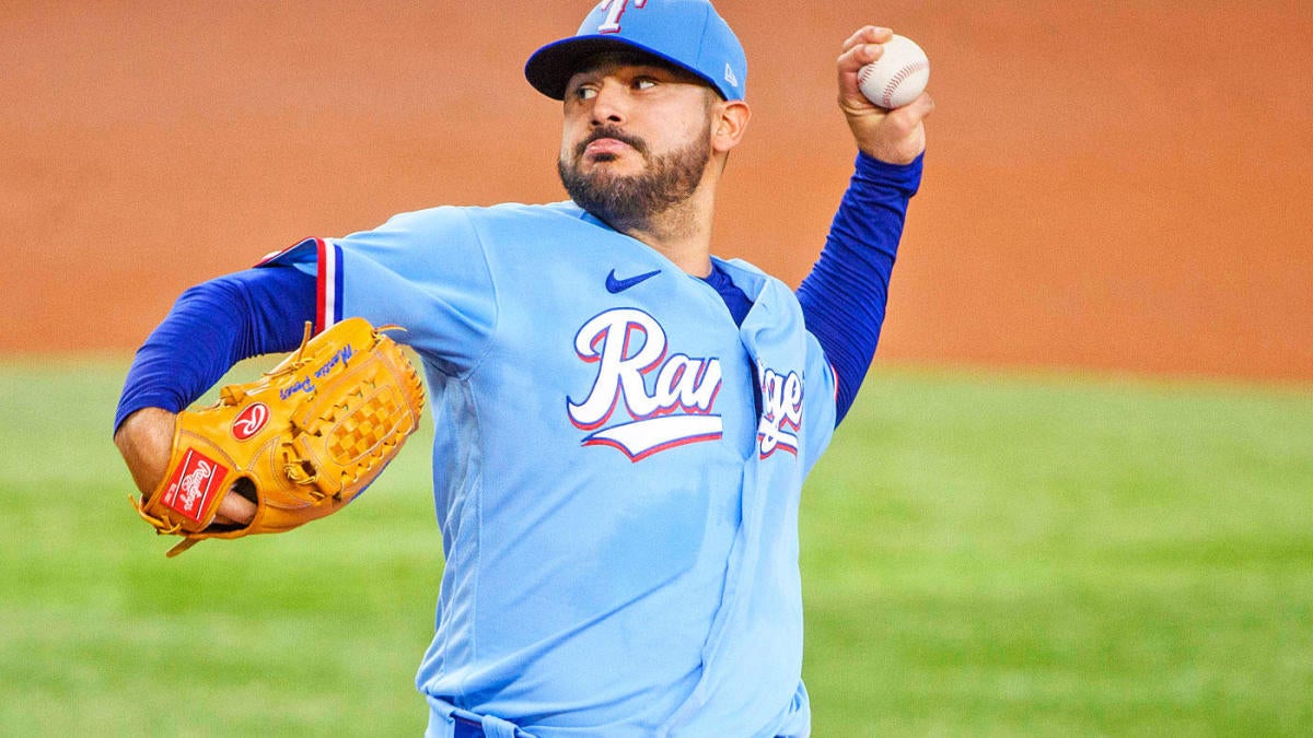 Martin Perez pitching against the Brewers