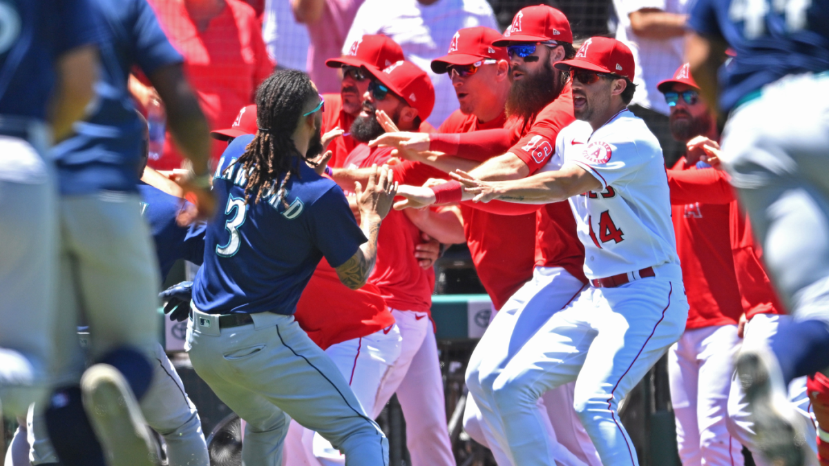Mariners-Angels brawl: Punches thrown eight ejections made as Jesse Winker plunking leads to heated fight – CBS Sports