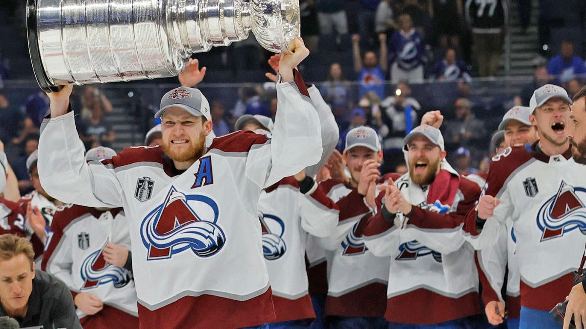 Nathan MacKinnon signs eight-year extension with Colorado Avalanche - Daily  Faceoff