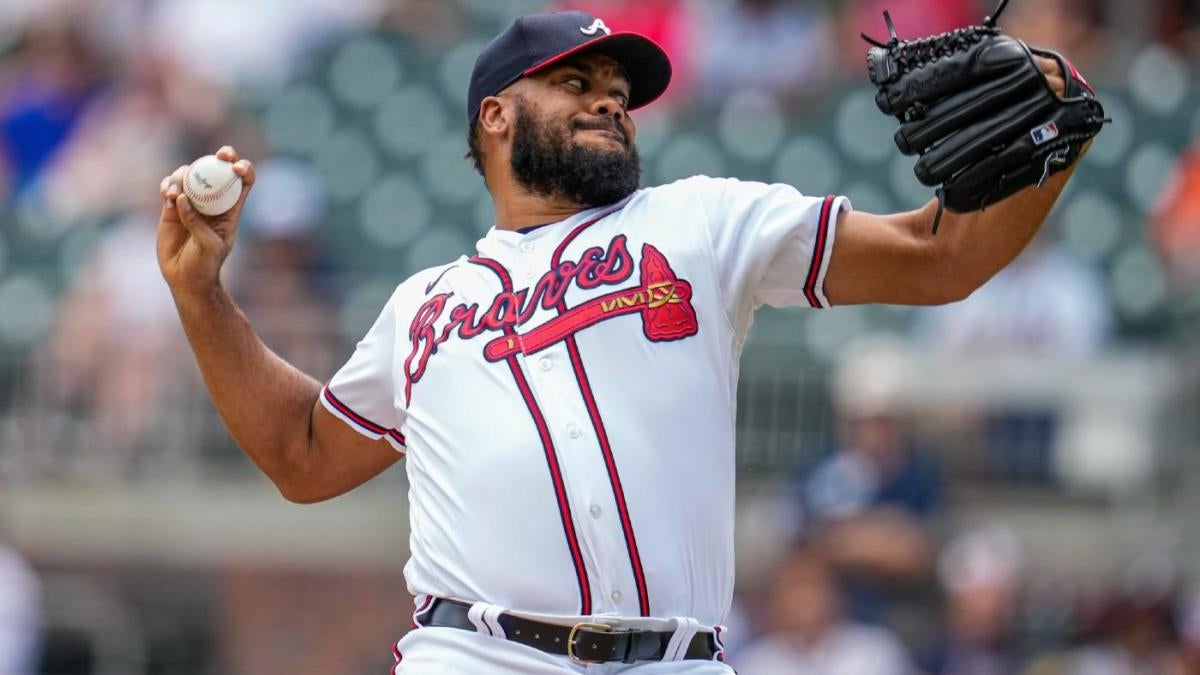 Atlanta Braves pitcher Kenley Jansen delivers against the Texas