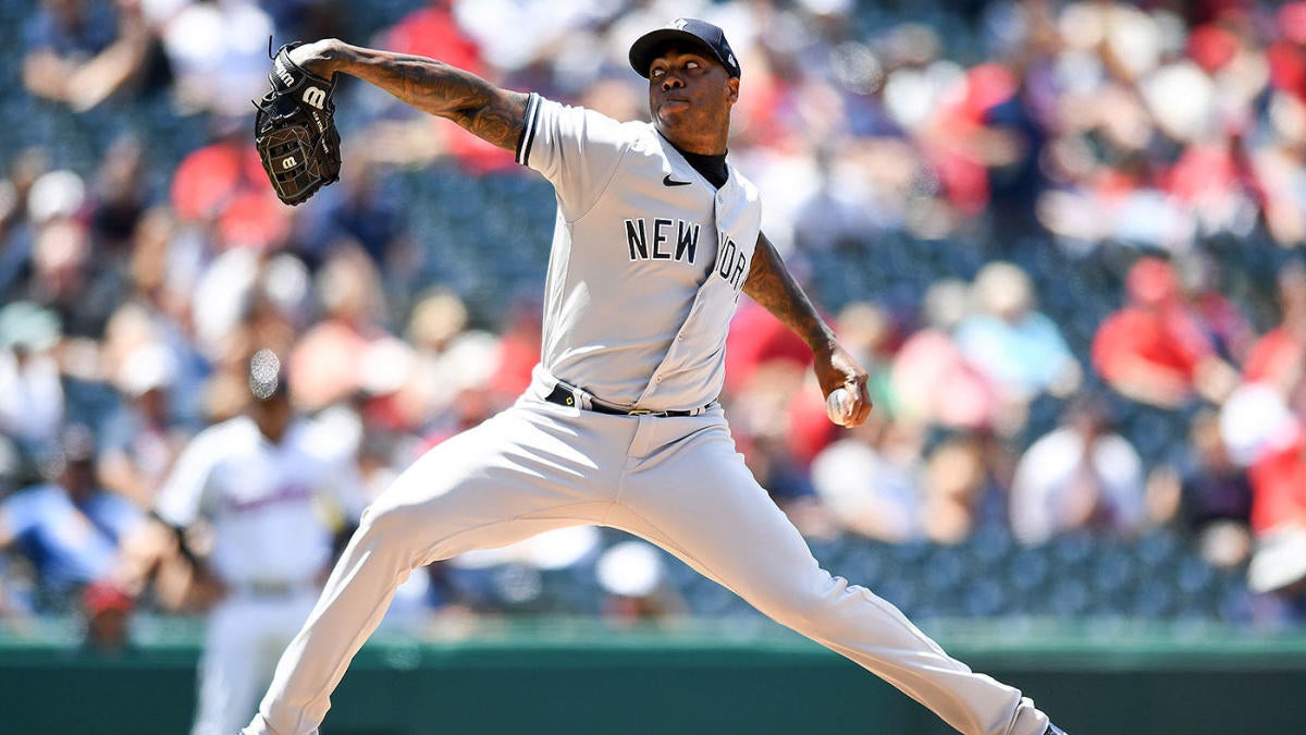 El regreso de los Yankees Aroldis Chapman de la Lista de Heridos, caminando hacia los tres bateadores