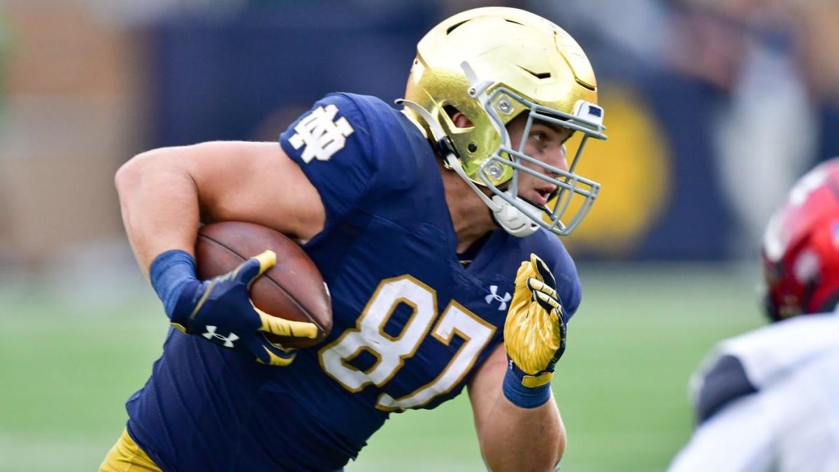 Raiders trade up to No. 35, select Notre Dame TE Michael Mayer