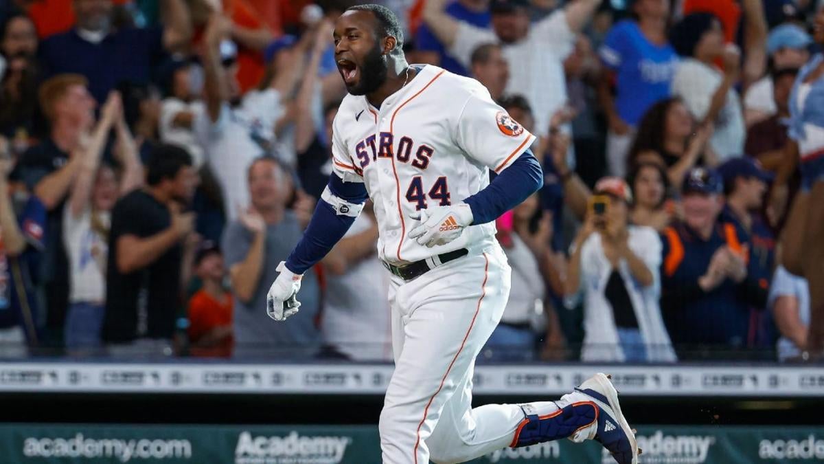 Astros' Yordan Alvarez's injury likely to have him out longer
