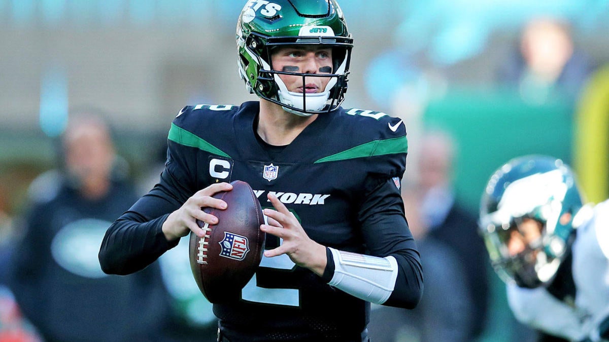 Zach Wilson questionable to return after suffering knee injury in Jets preseason opener – CBS Sports