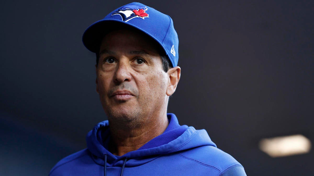 El jefe de bomberos de los Blue Jays, Charlie Montoyo, en medio de una temporada decepcionante