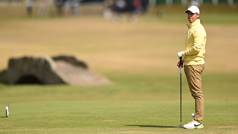 rory-mcilroy-bridge-st-andrews-open-g.png
