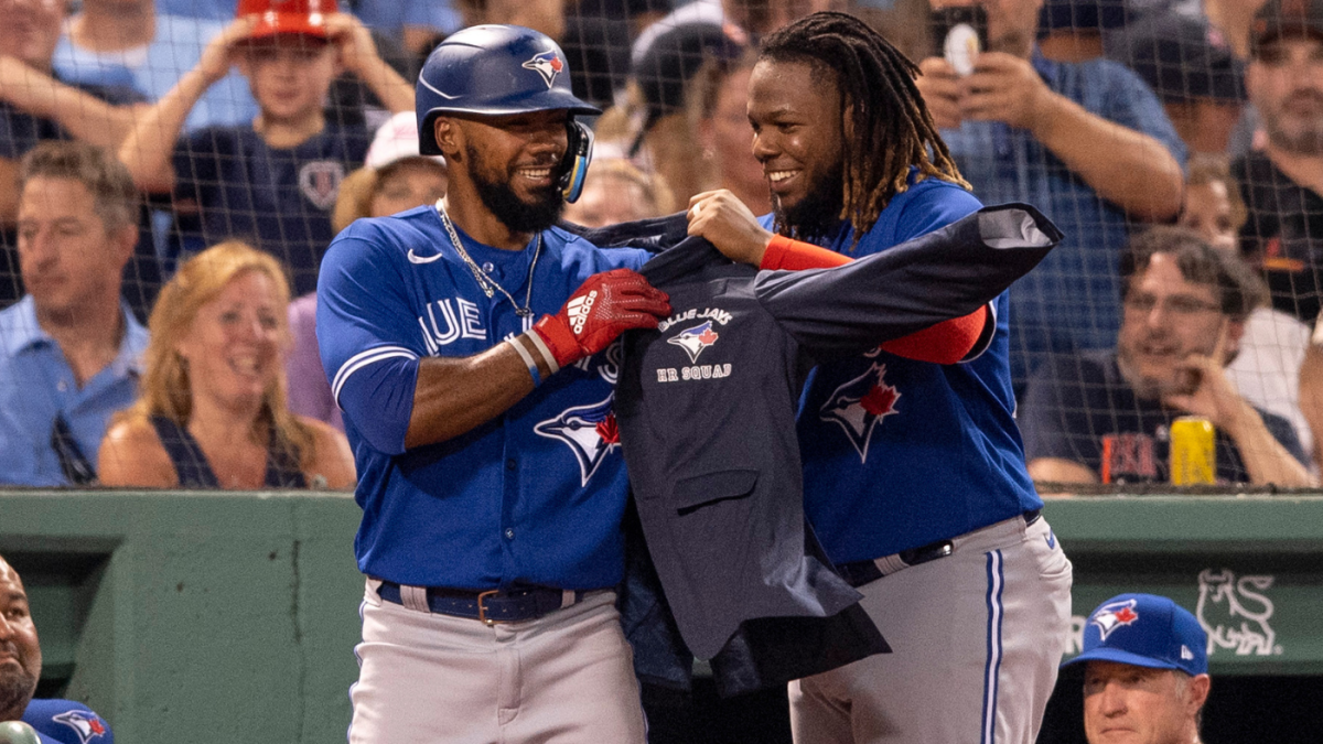 Red Sox get back into win column by rallying past Blue Jays