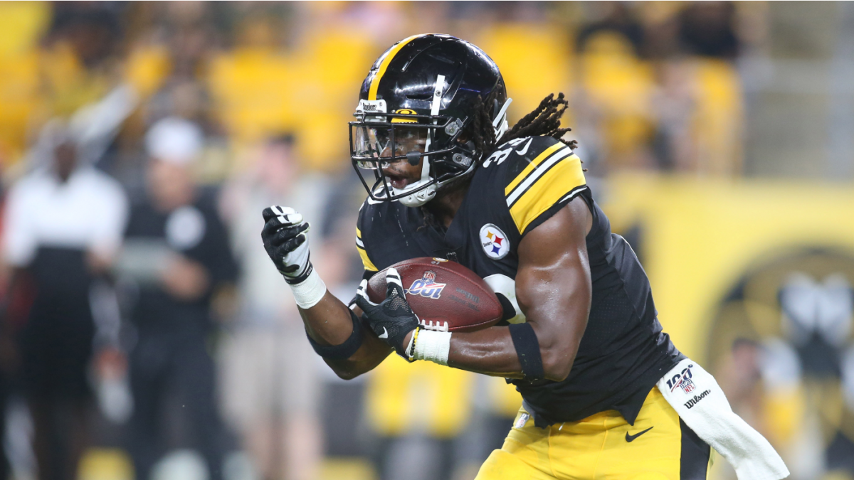 Pittsburgh Steelers running back Trey Edmunds (33) goes through drills  during an NFL football practice, Tuesday, May 31, 2022, in Pittsburgh. (AP  Photo/Keith Srakocic Stock Photo - Alamy