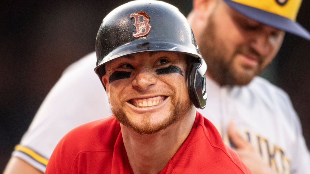 Christian Vázquez took batting practice with Red Sox while trade to Astros  was finalized: 'He's going over there to catch against us' 