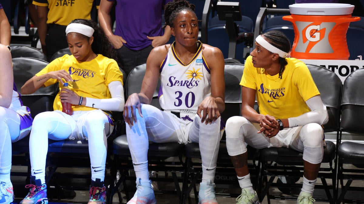 Los Angeles Sparks forced to sleep in airport after canceled flight