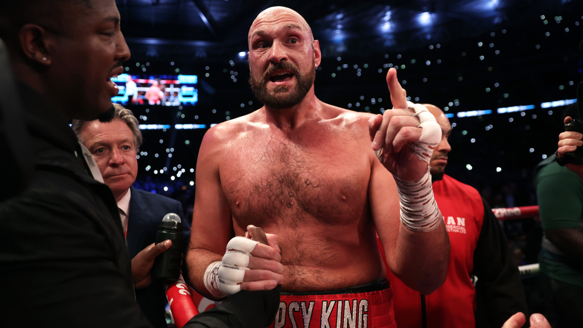 Tyson Fury says he is aiming to end his retirement to fight Derek Chisora in a trilogy bout