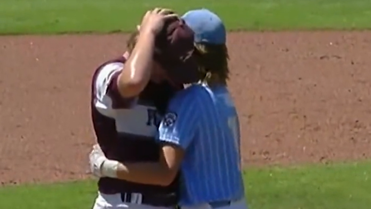 LOOK Oklahoma Little League player consoles pitcher that hit him in head during LLWS qualifier in Texas