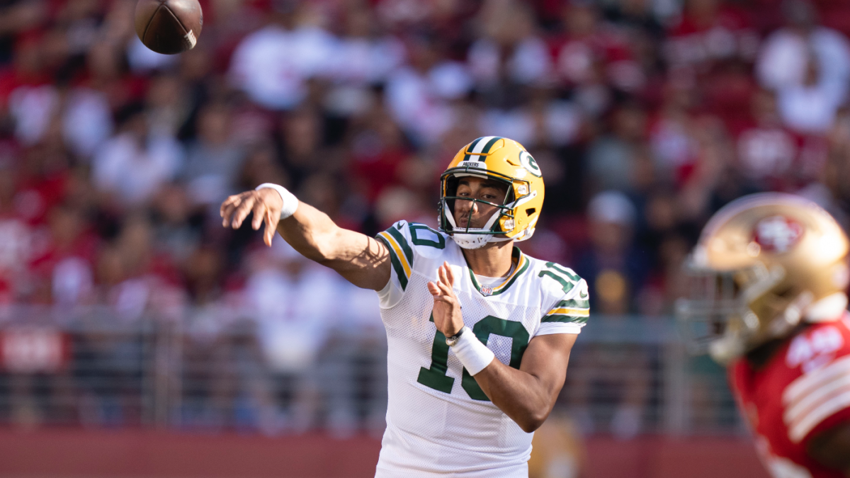 Jordan Love delivers in opener, throws 3 TD passes as Packers beat Bears  38-20