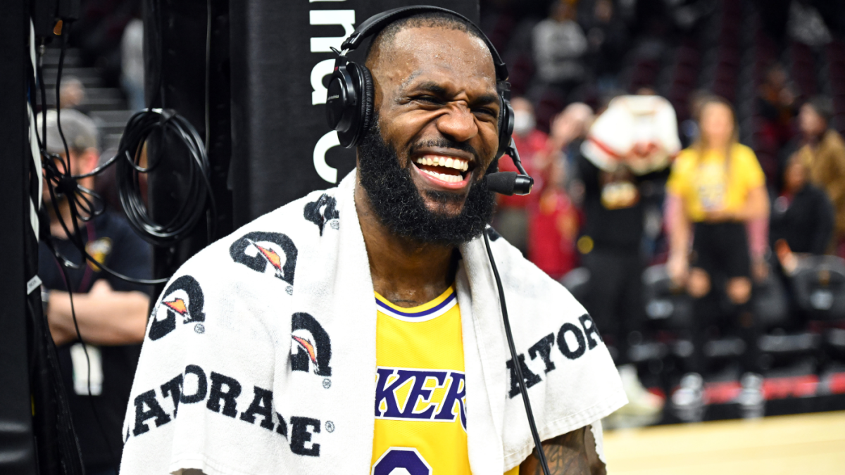 LeBron James agrees to $97 million contract extension with Lakers