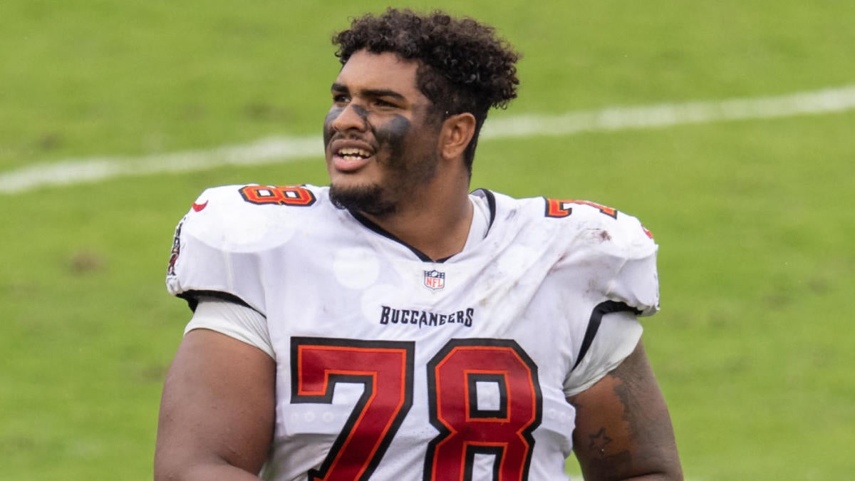 Buccaneers star Tristan Wirfs suffers strained oblique, no word