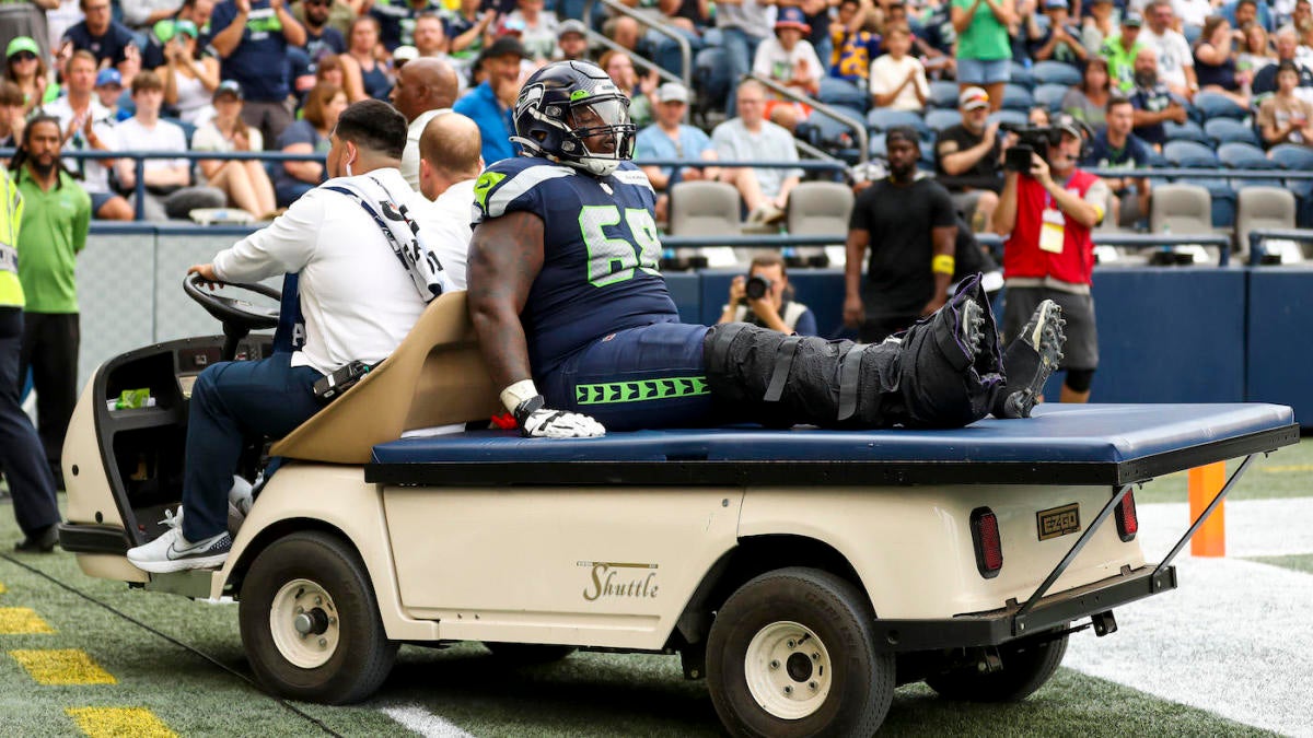 Seattle Seahawks guard Damien Lewis (68) blocks during a preseason