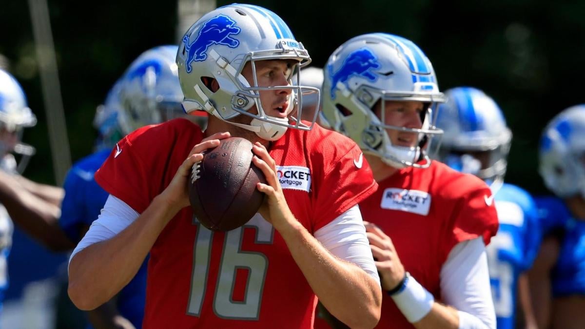 Dan Campbell kicks off Lions training camp in his own special way