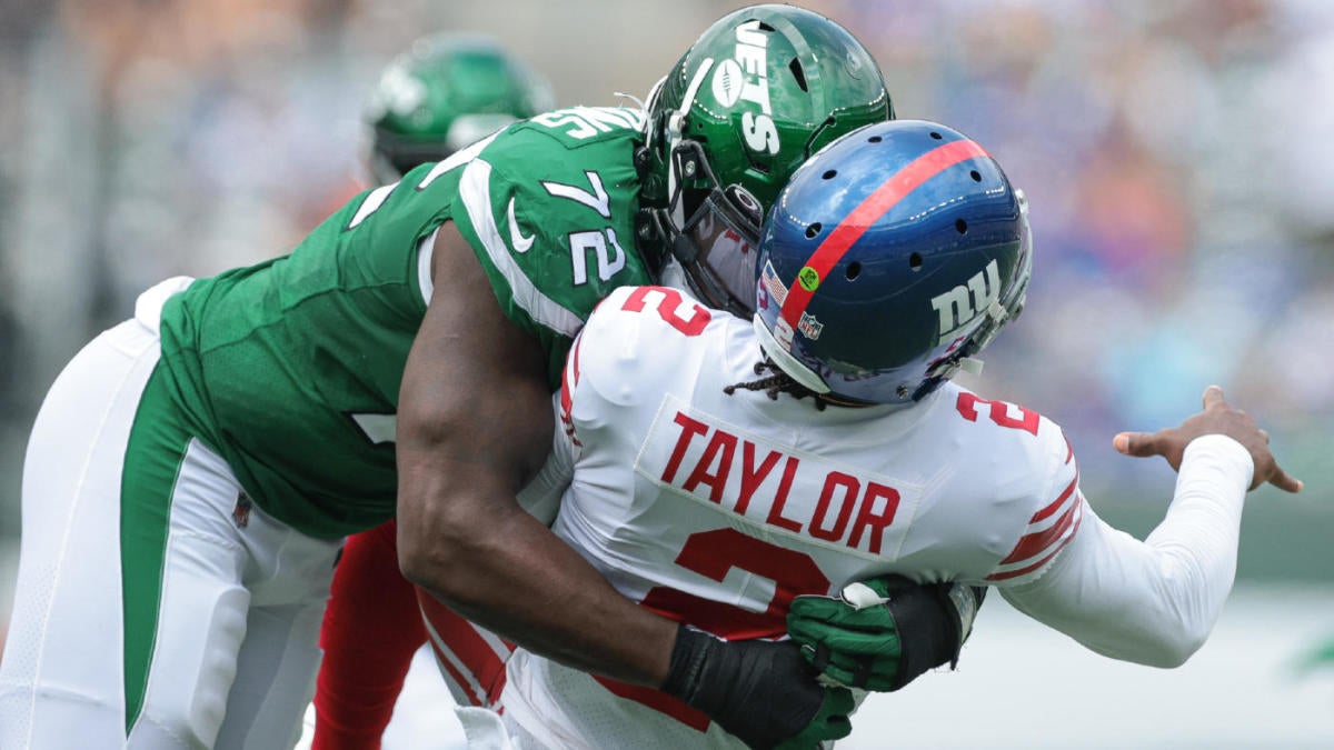 Giants' Tyrod Taylor carted off after hit by Jets' Micheal Clemons