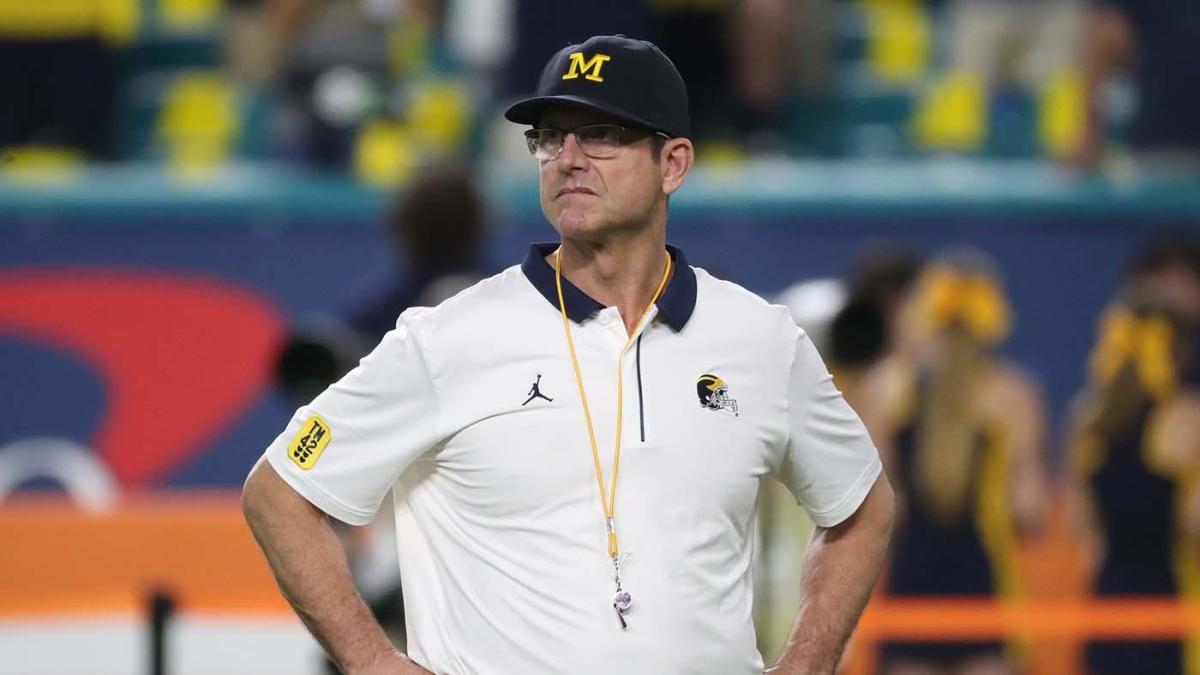 Michigan QB wears 'Free Harbaugh' shirt, leads tribute to suspended coach