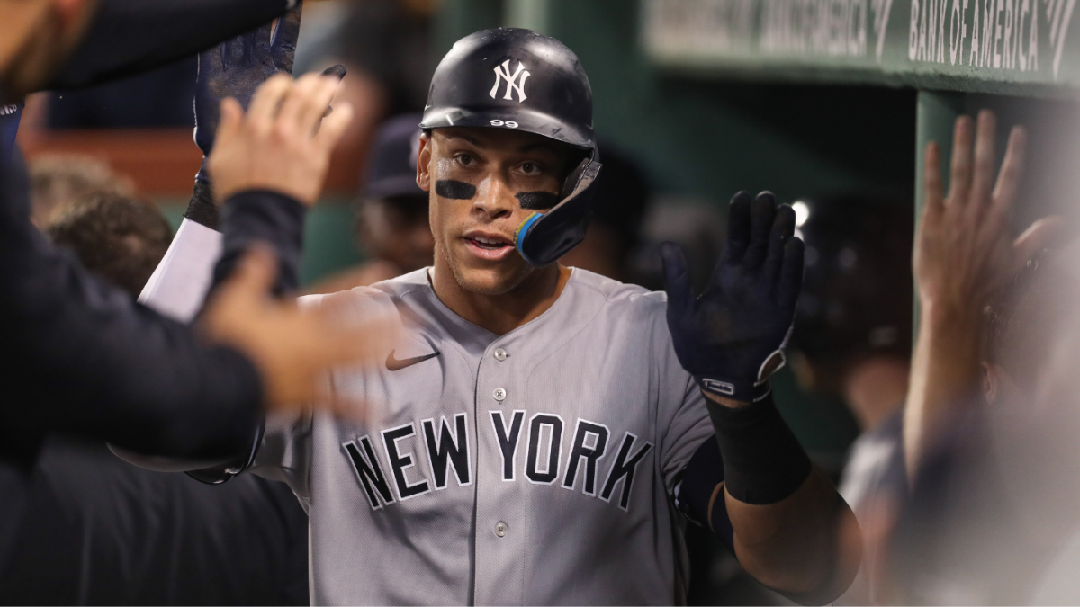 The Sporting News on X: AARON JUDGE HAS DONE IT 62 HOME RUNS IN A