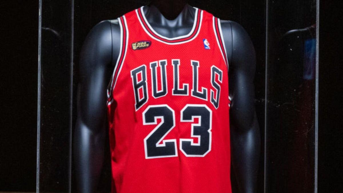 Michael Jordan jersey from 1998 NBA Finals sells for record $10.1 million  at auction – Sioux Falls Acik Depo