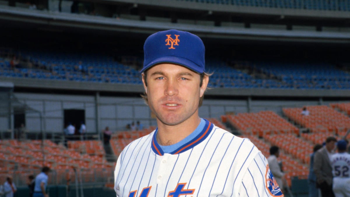 Stearns made his MLB debut with the Mets in 1974 