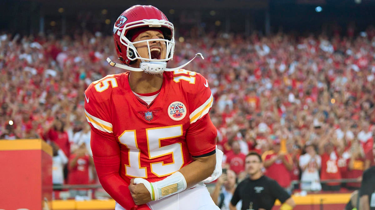 Kansas City Chiefs tease return of white-on-white uniform combination