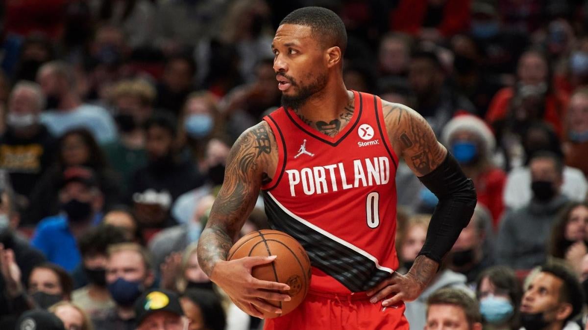 Damian Lillard traded from the Trail Blazers to the Bucks in 3