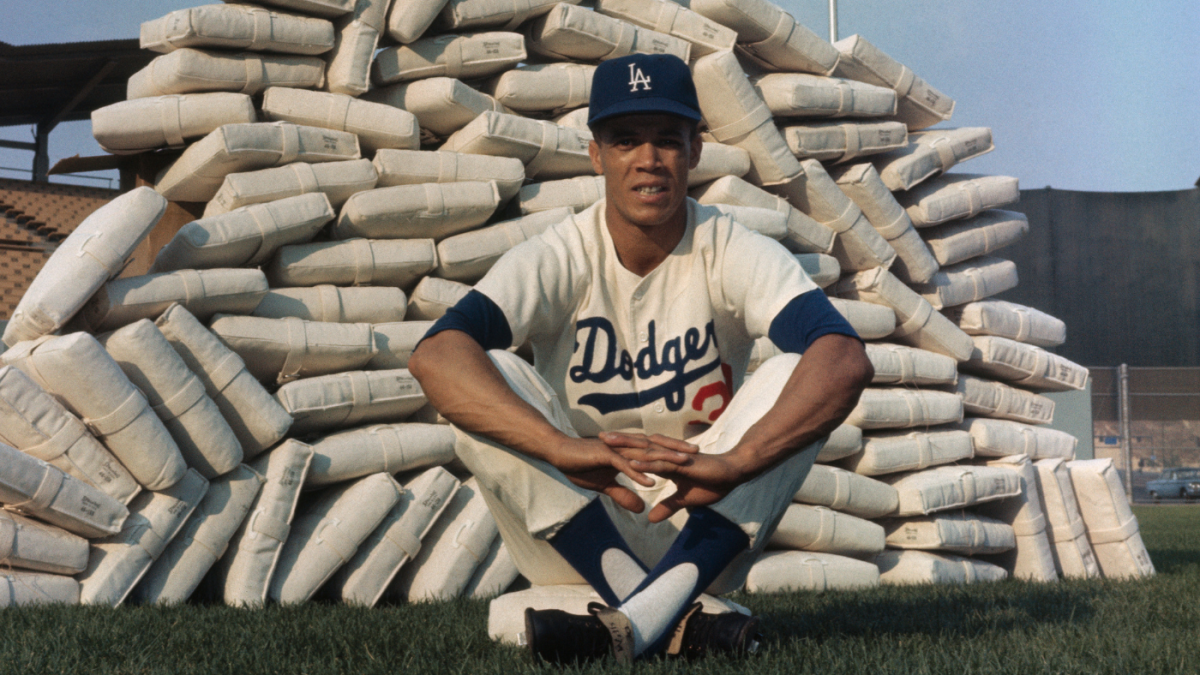 Dodgers icon Maury Wills, 1st to steal 100 bases in modern era