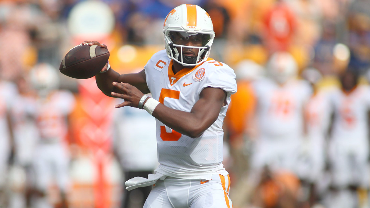 Kentucky football takes on rival and No. 3 Tennessee odds, line and picks