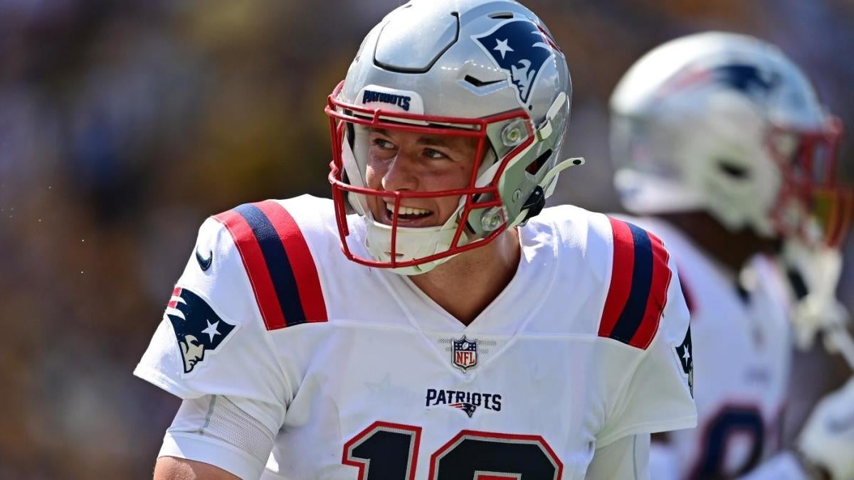 Patriots QB Mac Jones (ankle) limited at practice; rookie Bailey Zappe in  line to start vs. Lions?