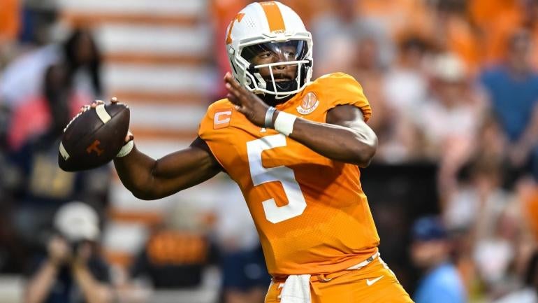 Rumor NFL Draft 2023: Beberapa tim memiliki Hendon Hooker sebagai prospek QB No. 3, di depan Anthony Richardson Rumor NFL Draft 2023: Beberapa tim memiliki Hendon Hooker sebagai prospek QB No. 3, di depan Anthony Richardson