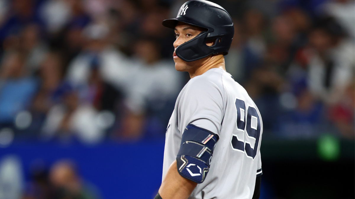 Yankees' Aaron Judge bristles at cheater talk after sideways glance before  home run 