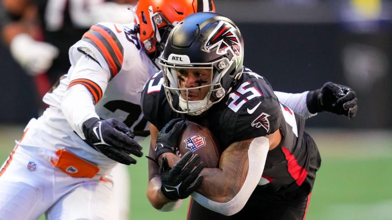 tyler-allgeier-falcons.jpg