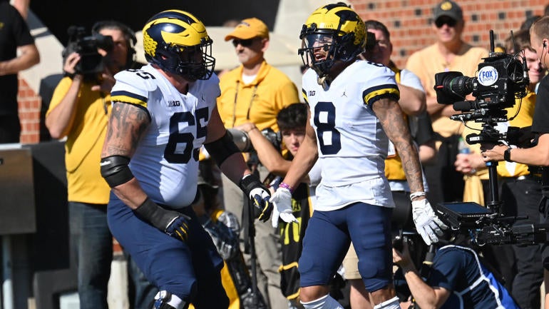 COLLEGE FOOTBALL: OCT 01 Michigan at Iowa