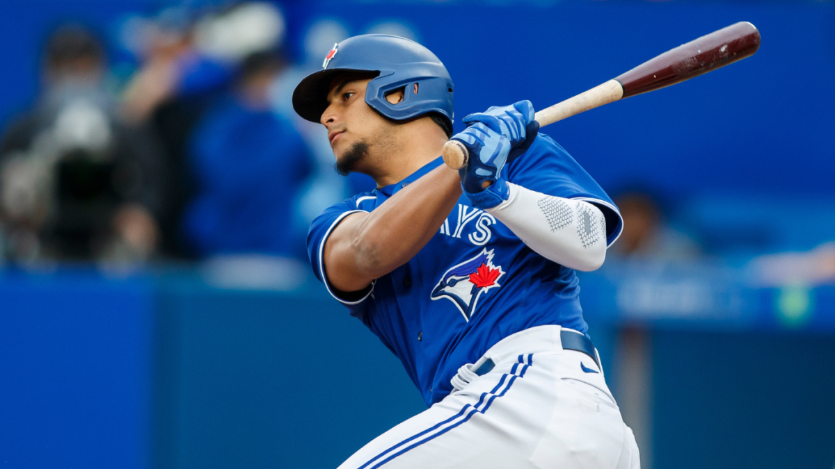 WATCH: Blue Jays' top prospect Gabriel Moreno hits first career MLB home  run 