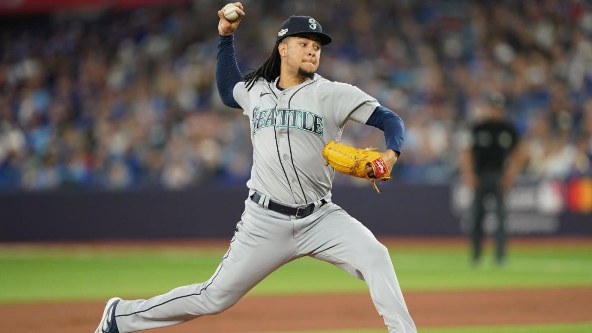 Mariners shut out Blue Jays in Game 1 of wild card behind Luis Castillo's  stellar outing, Mariners