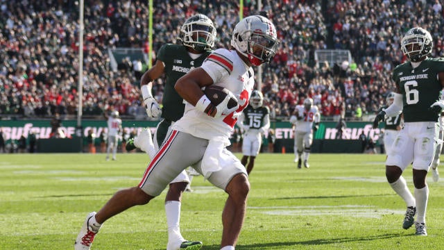 Bears QB Justin Fields aggravates shoulder injury in loss: 'I'm hurting.  Hurting pretty good'