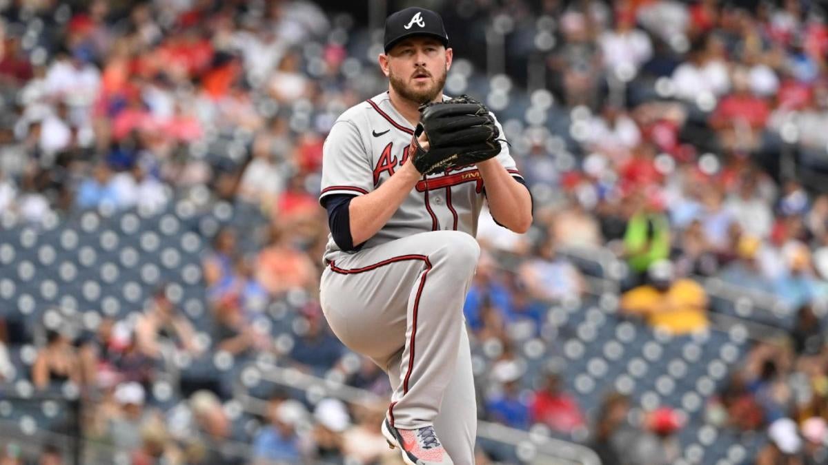 Braves' Tyler Matzek starts no-look, behind-the-head 1-6-3 double play  South & Southeast News - Bally Sports