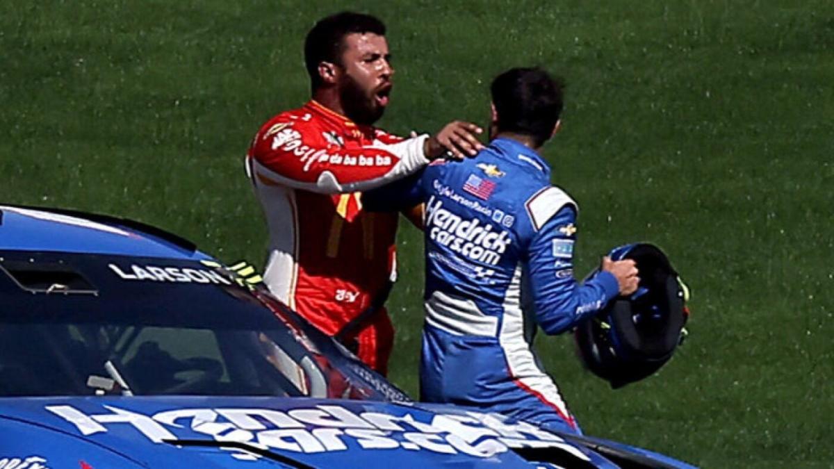 LOOK: Bubba Wallace gets in shoving match with Kyle Larson after hard crash at Las Vegas